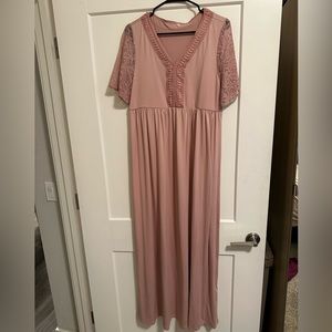 Long maternity mauve dress. Size 2XL.